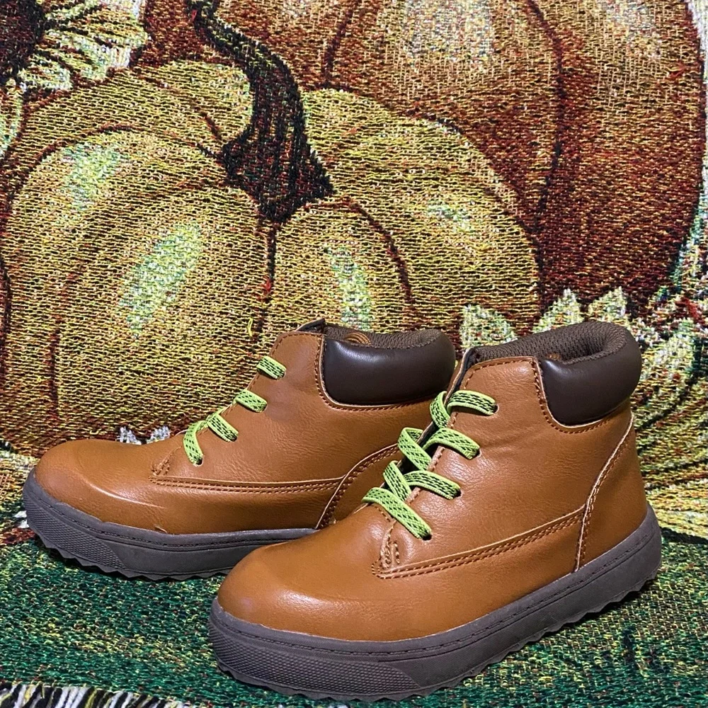 Oshkosh faux leather boots with green stretch laces